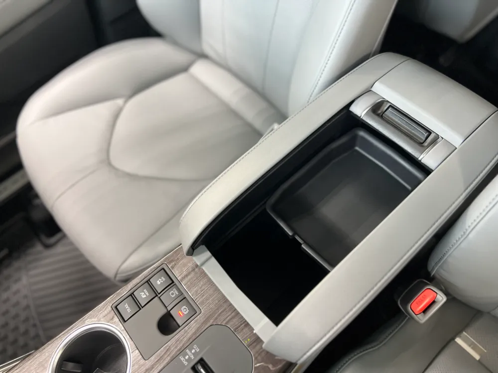 2023 highlander hybrid limited white w graphite interior 15